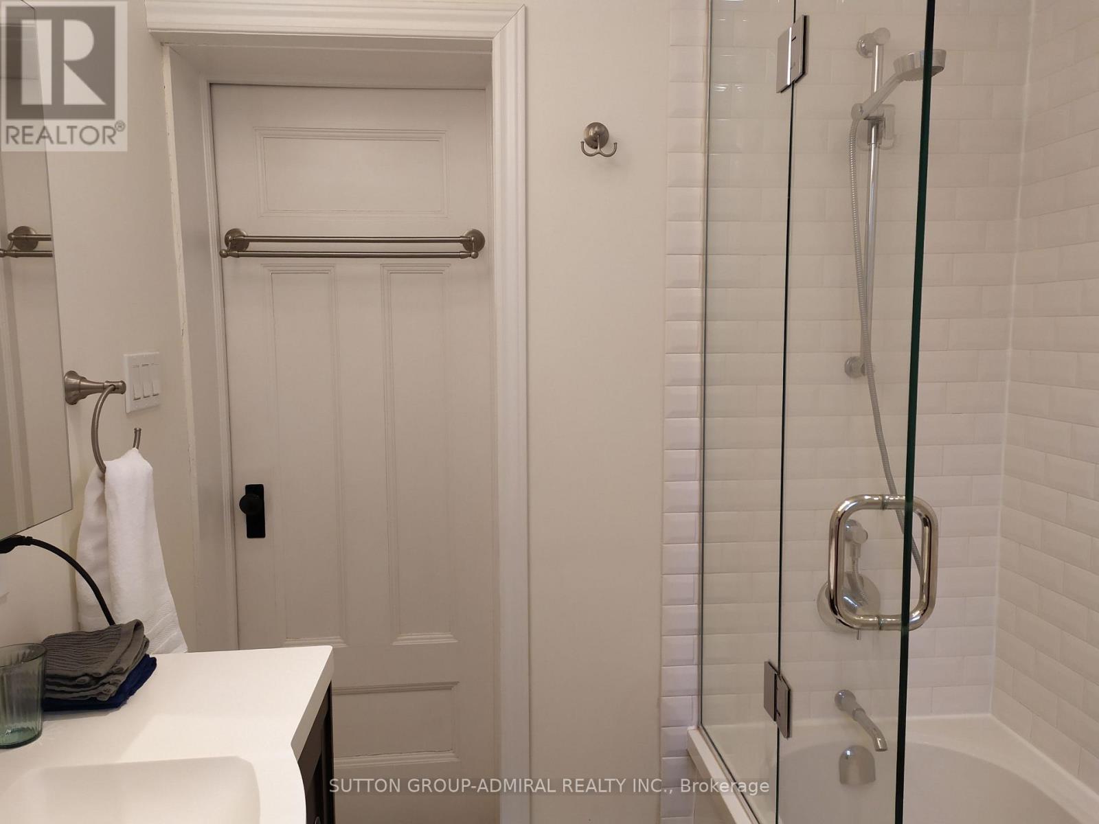 Modern Renovated bathroom - Back Studio Apartment - 335 Palmerston Boulevard, Toronto, ON - Indoor Photo Showing Bathroom