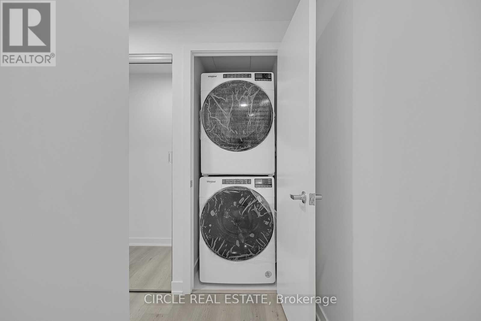 701 - 1 Cardiff Road, Toronto, ON - Indoor Photo Showing Laundry Room