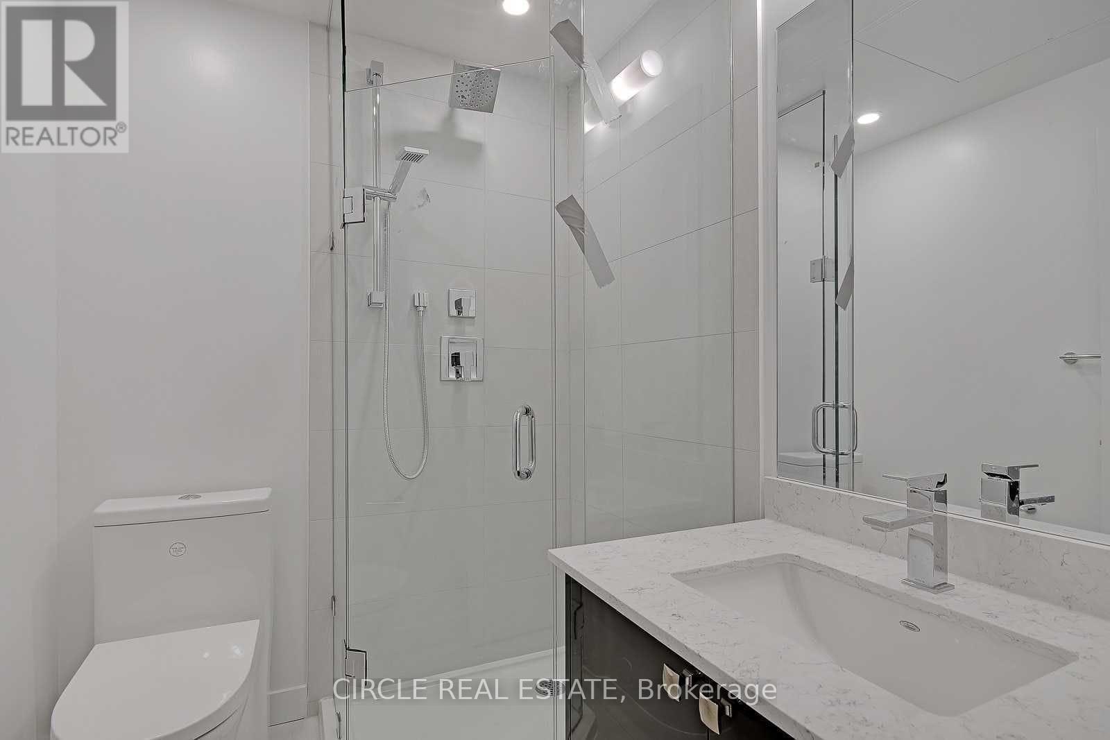 701 - 1 Cardiff Road, Toronto, ON - Indoor Photo Showing Bathroom