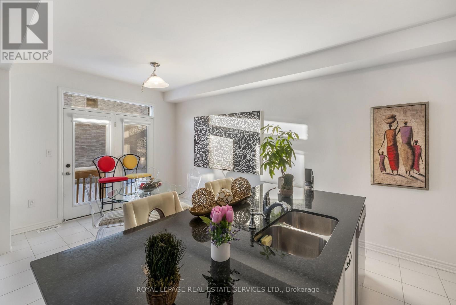 Island/Kitchen - 1558 Scarlett Trail, Pickering, ON - Indoor