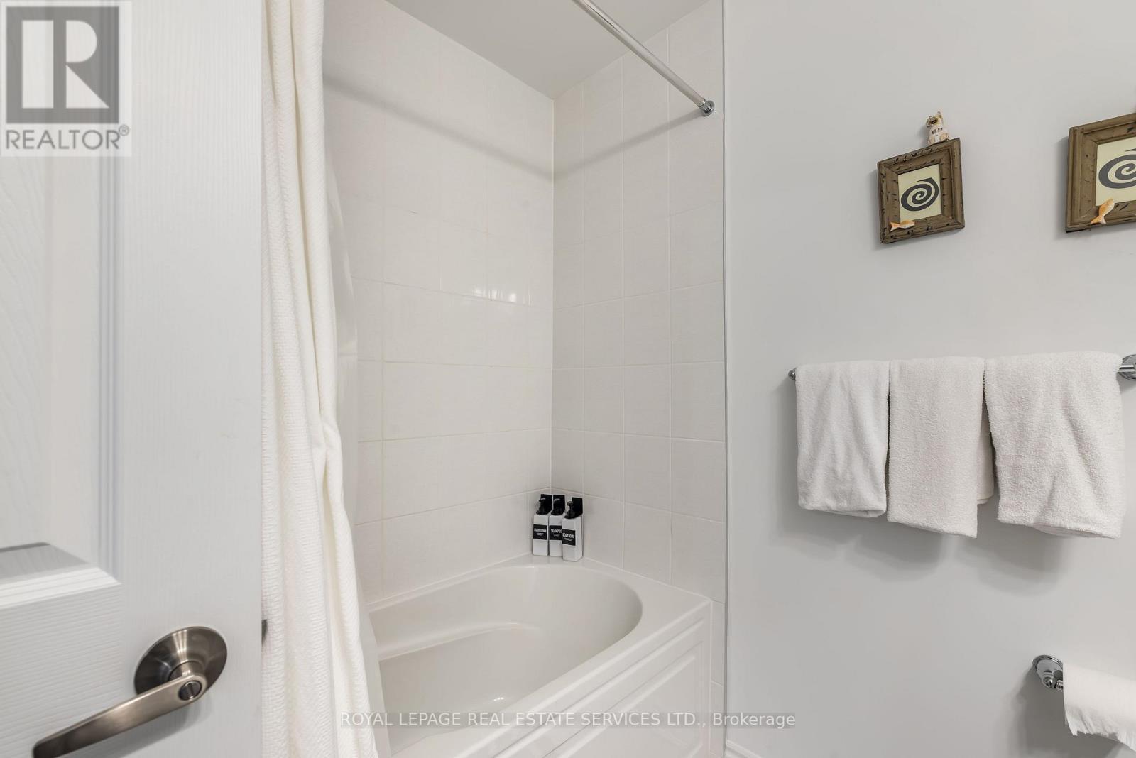 Washroom Upper - 1558 Scarlett Trail, Pickering, ON - Indoor Photo Showing Bathroom