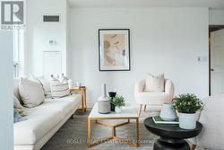 207 - 185 ONEIDA CRESCENT Richmond Hill, ON L4B 0B1