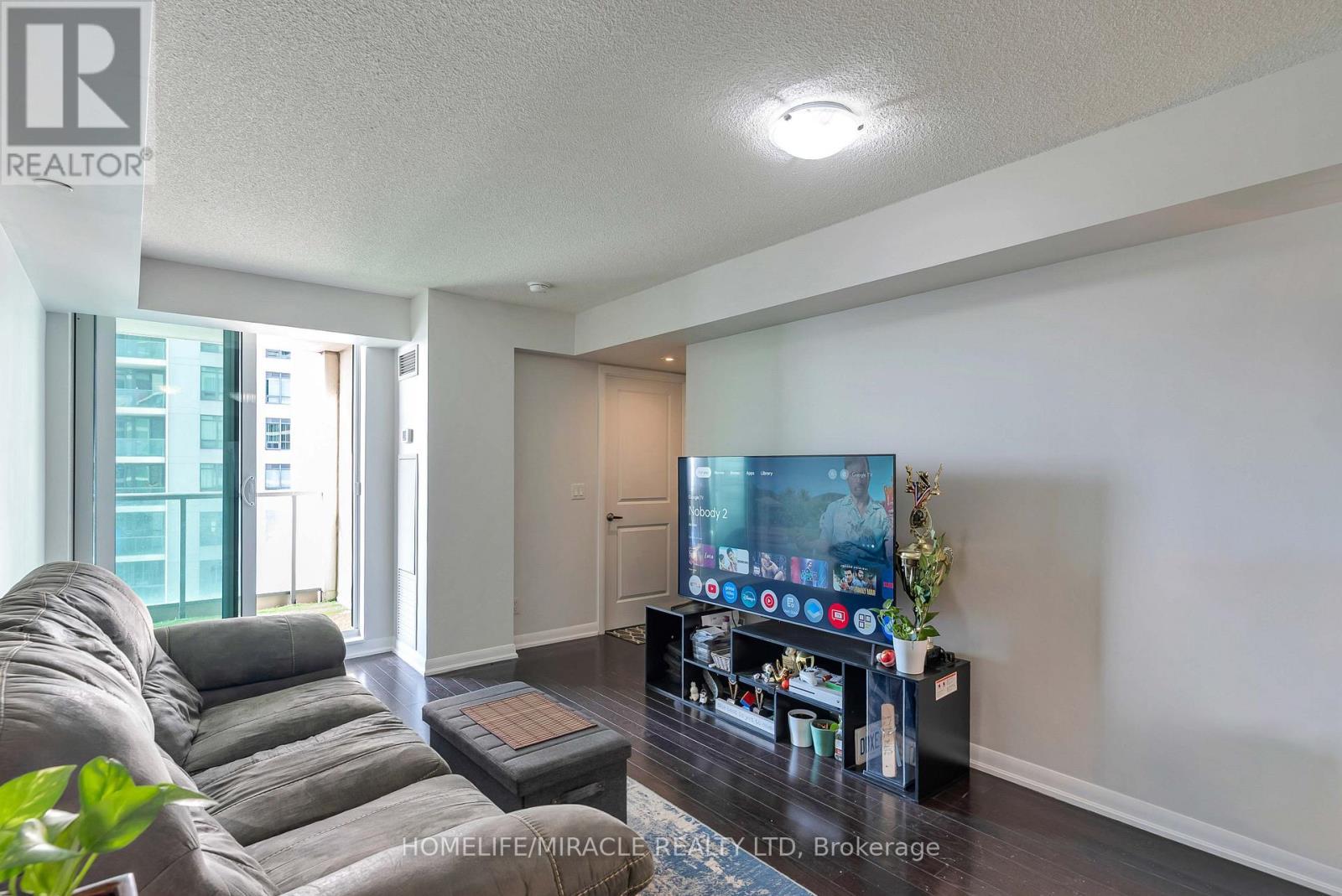 1606 - 215 Sherway Gardens Road, Toronto, ON - Indoor Photo Showing Living Room