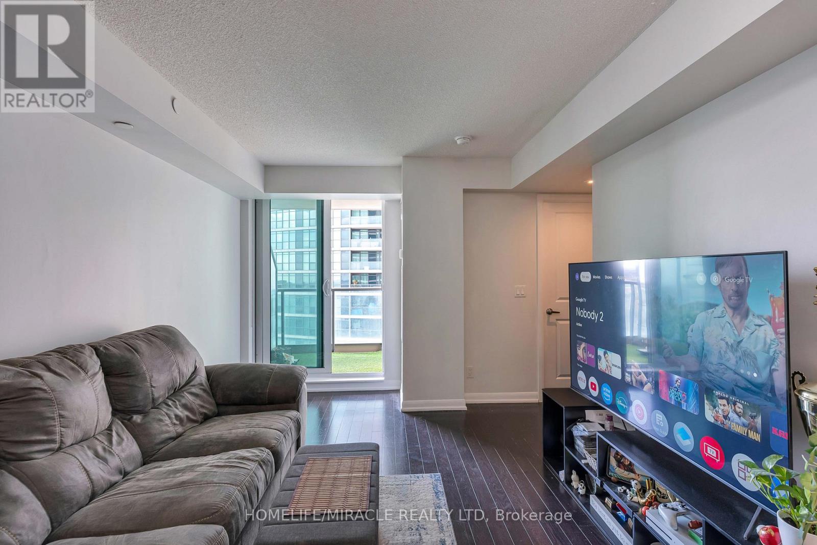 1606 - 215 Sherway Gardens Road, Toronto, ON - Indoor Photo Showing Living Room