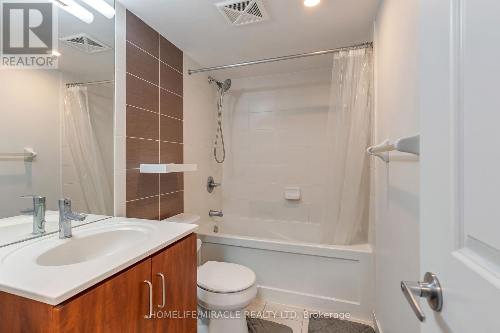1606 - 215 Sherway Gardens Road, Toronto, ON - Indoor Photo Showing Bathroom
