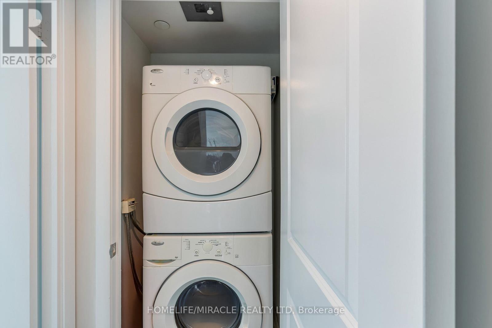 1606 - 215 Sherway Gardens Road, Toronto, ON - Indoor Photo Showing Laundry Room