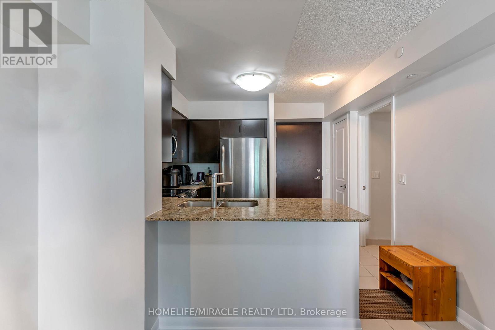 1606 - 215 Sherway Gardens Road, Toronto, ON - Indoor Photo Showing Kitchen