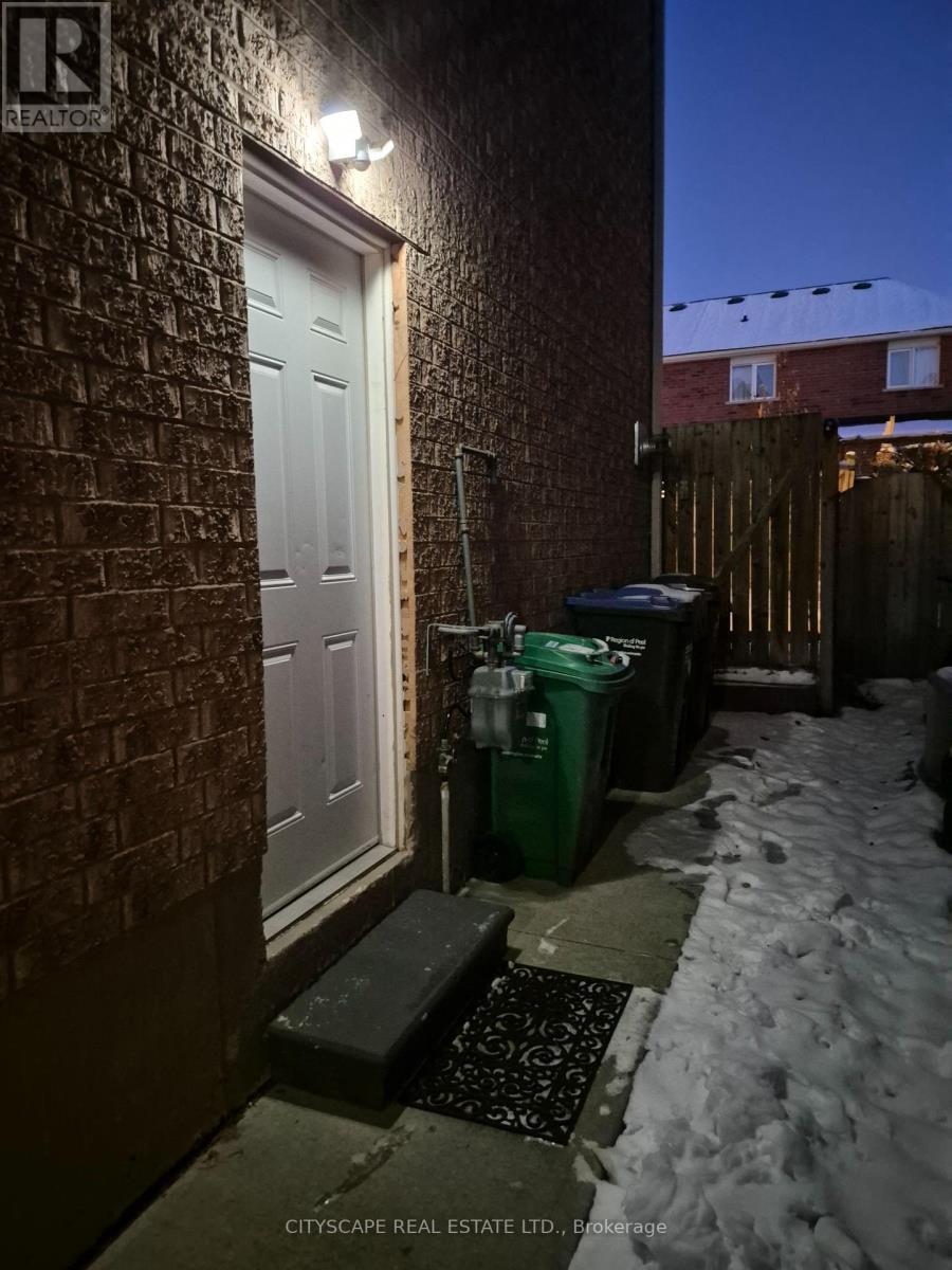 3072 Caulfield Crescent, Mississauga, ON - Outdoor