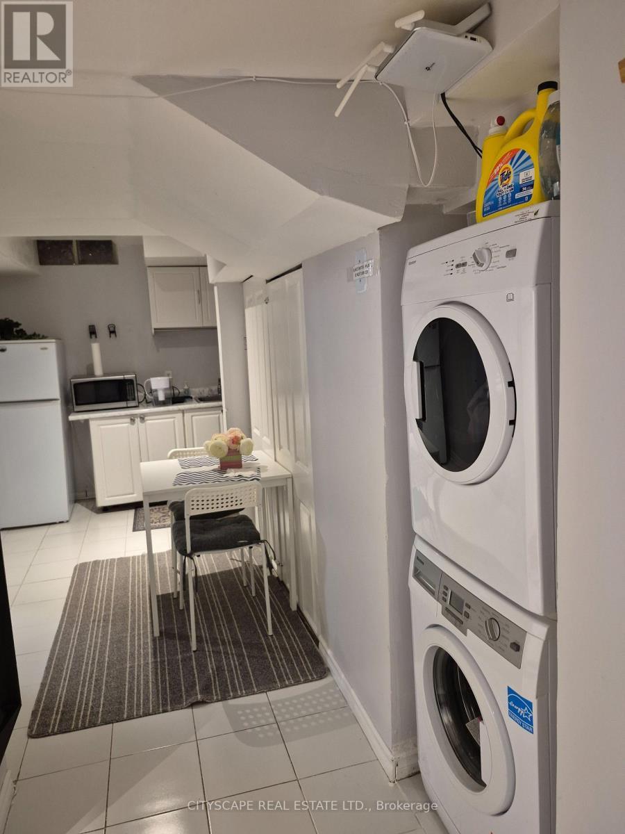 3072 Caulfield Crescent, Mississauga, ON - Indoor Photo Showing Laundry Room