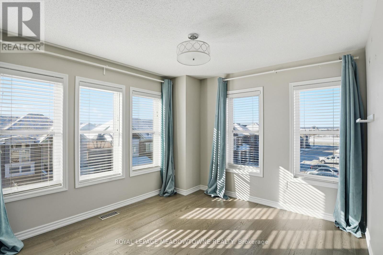 26 - 975 Whitlock Avenue, Milton, ON - Indoor Photo Showing Other Room