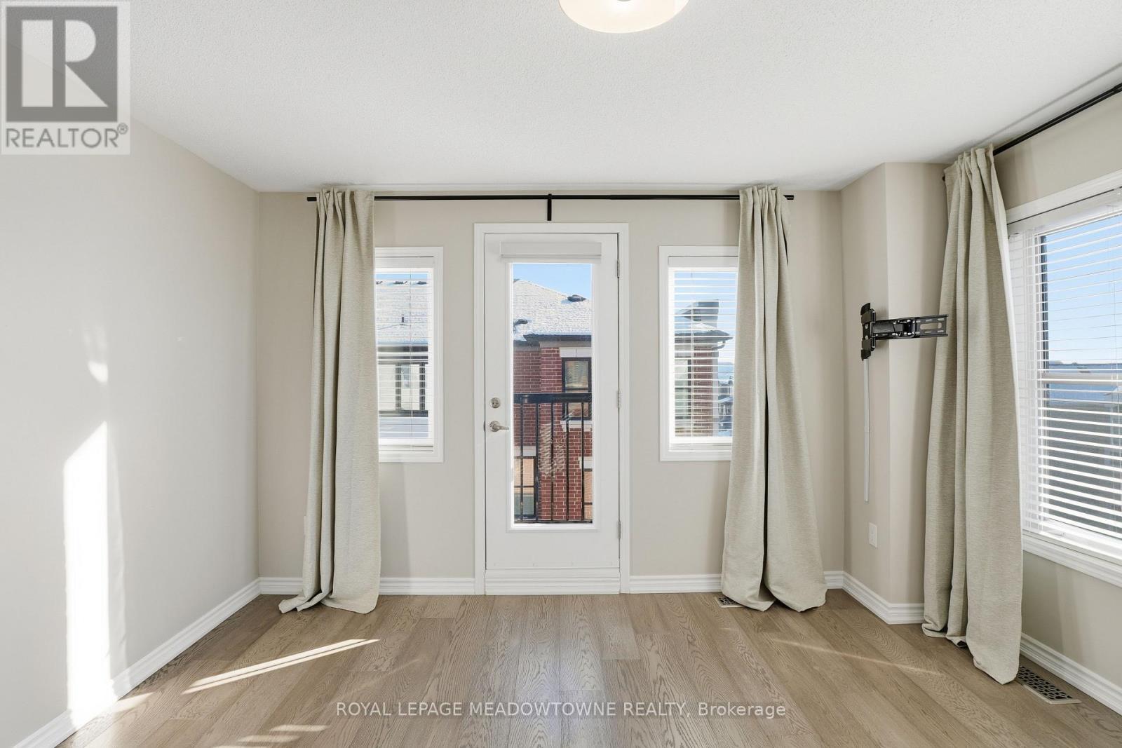 26 - 975 Whitlock Avenue, Milton, ON - Indoor Photo Showing Other Room