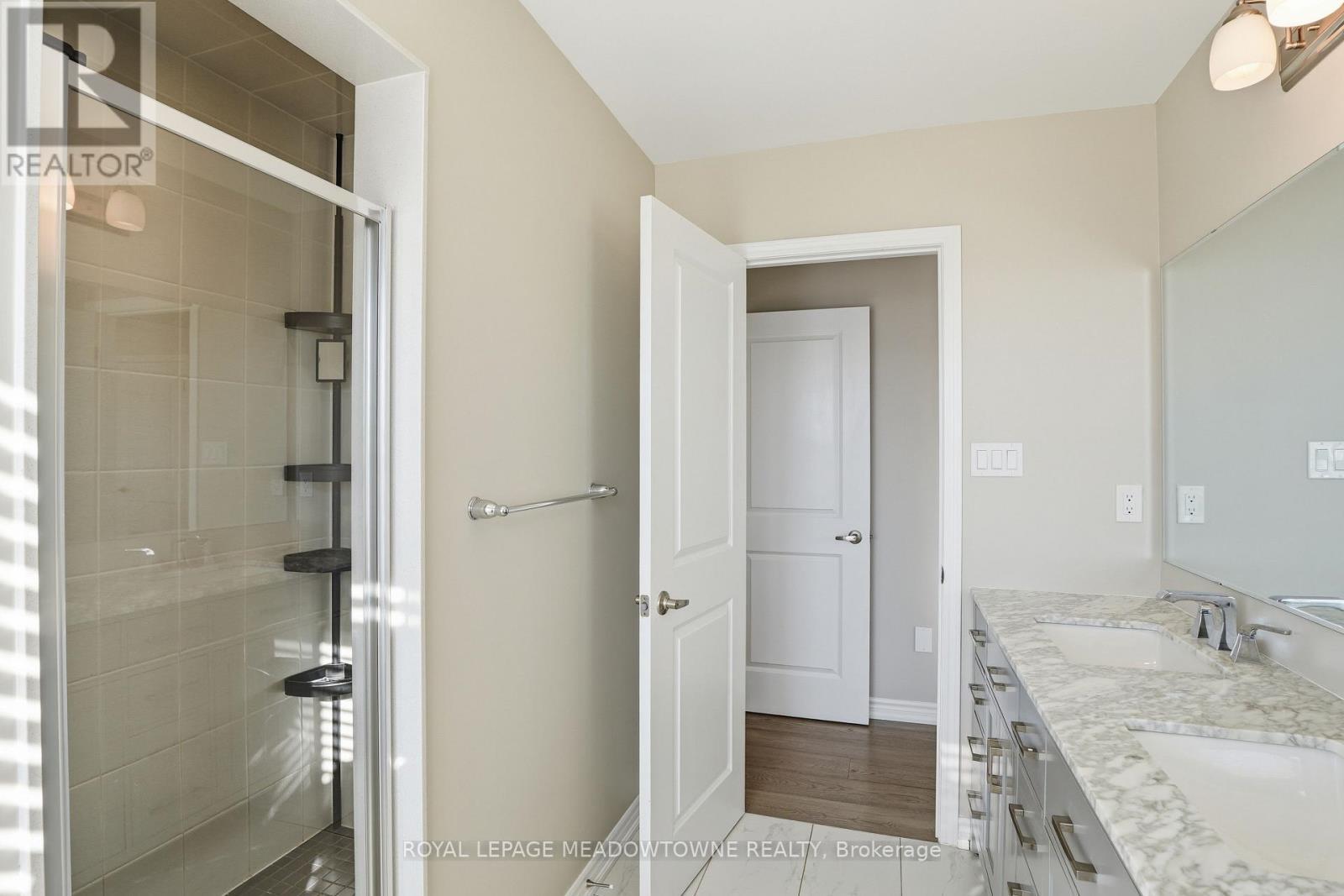 26 - 975 Whitlock Avenue, Milton, ON - Indoor Photo Showing Bathroom