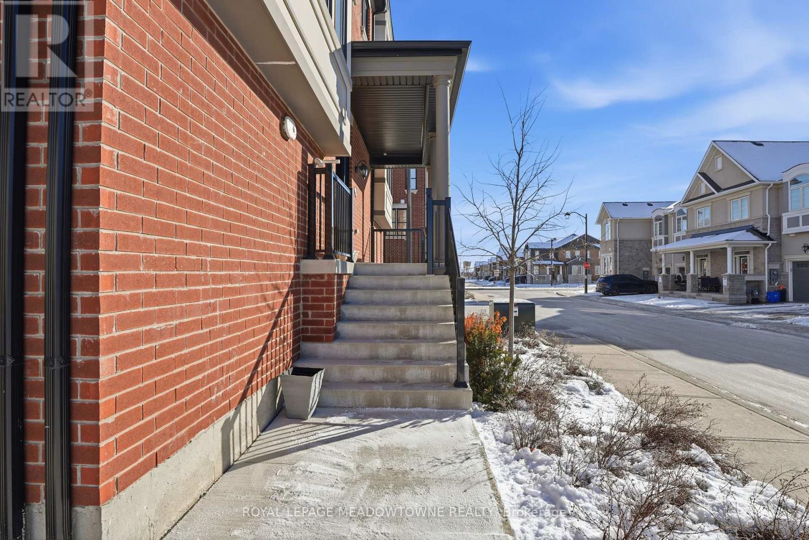 26 - 975 Whitlock Avenue, Milton, ON - Outdoor