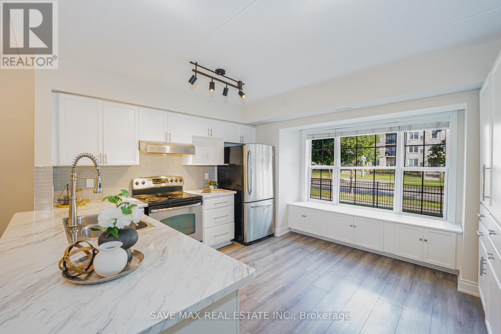 111 - 1491 Maple Avenue, Milton, ON - Indoor Photo Showing Kitchen