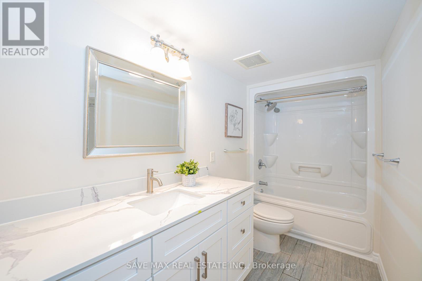 111 - 1491 Maple Avenue, Milton, ON - Indoor Photo Showing Bathroom