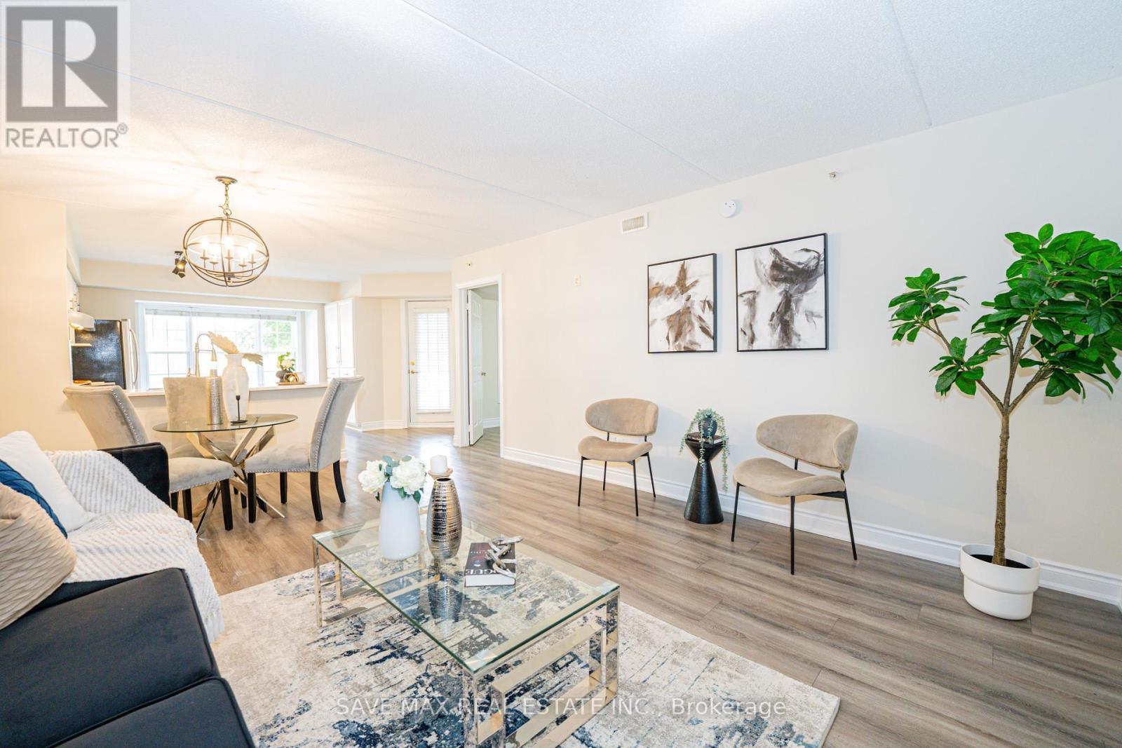 111 - 1491 Maple Avenue, Milton, ON - Indoor Photo Showing Living Room