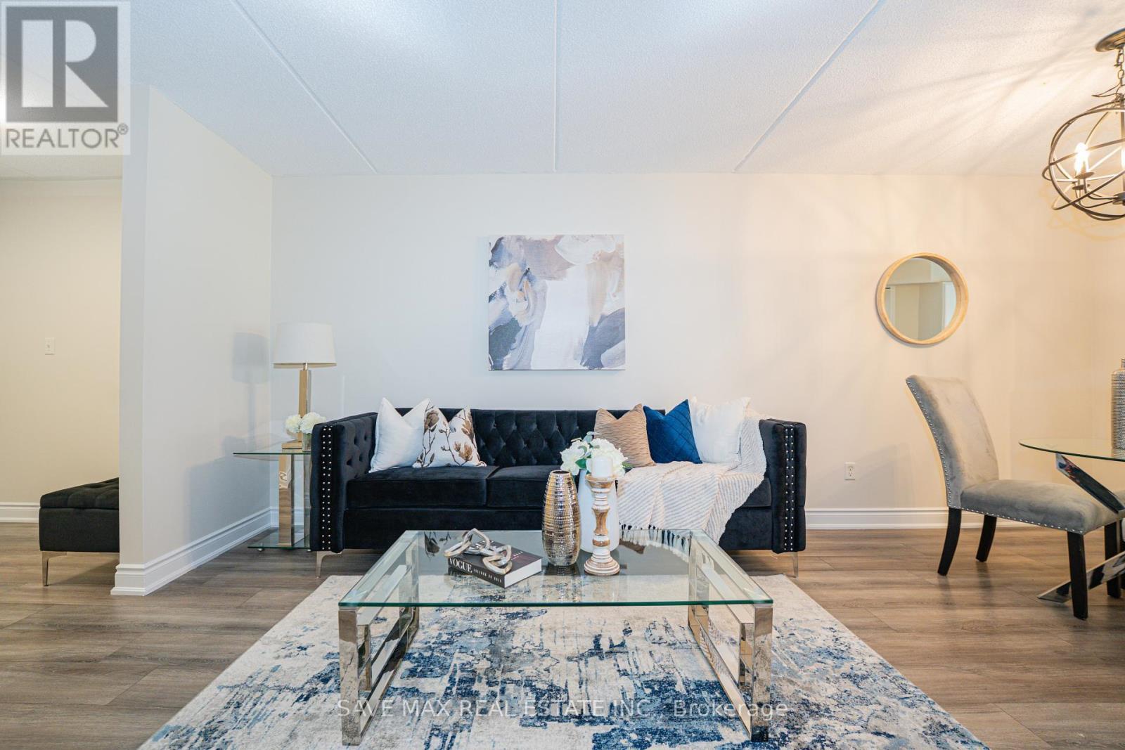111 - 1491 Maple Avenue, Milton, ON - Indoor Photo Showing Living Room
