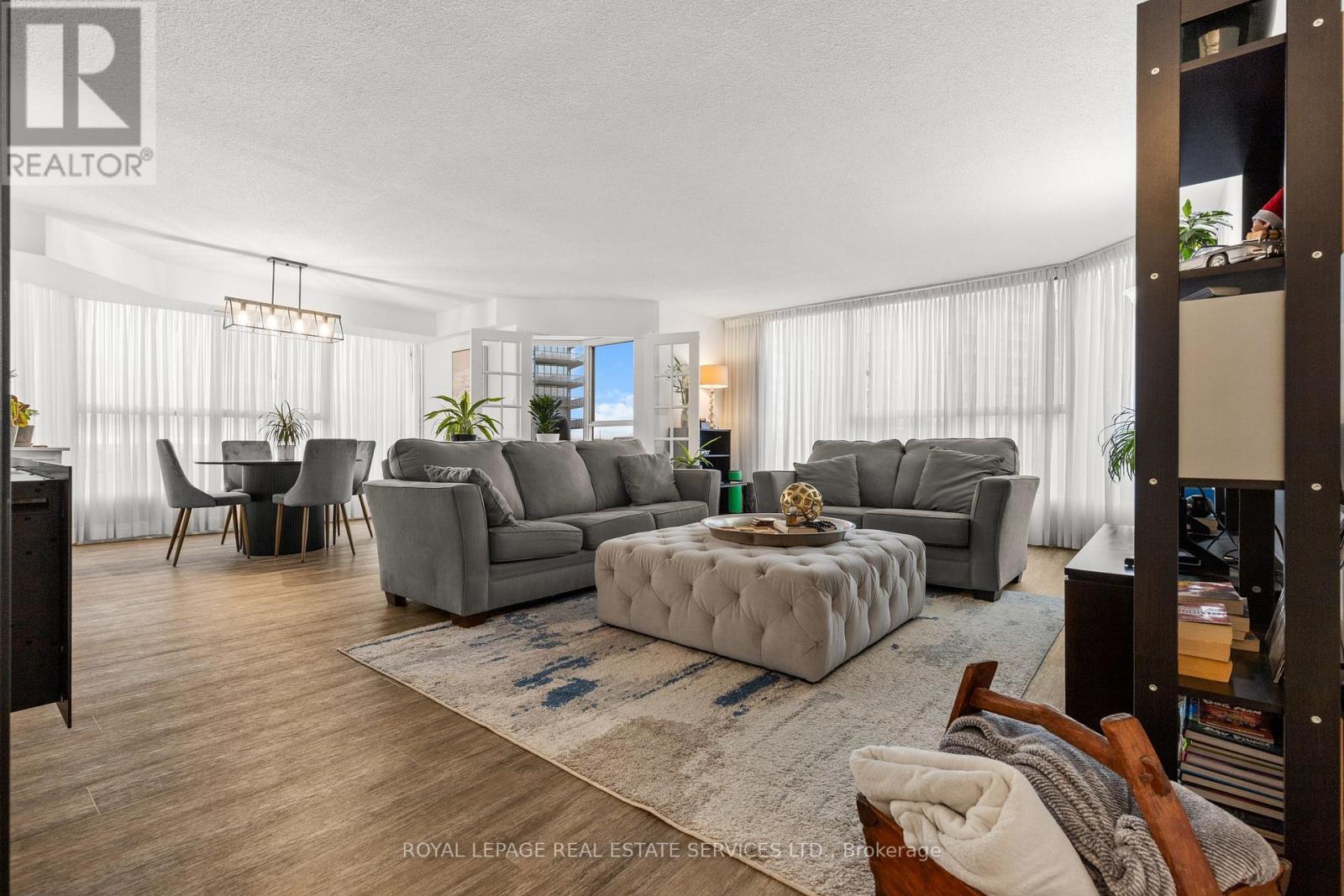 Family/Dinning Room Combo - 502 - 1271 Walden Circle, Mississauga, ON - Indoor Photo Showing Living Room