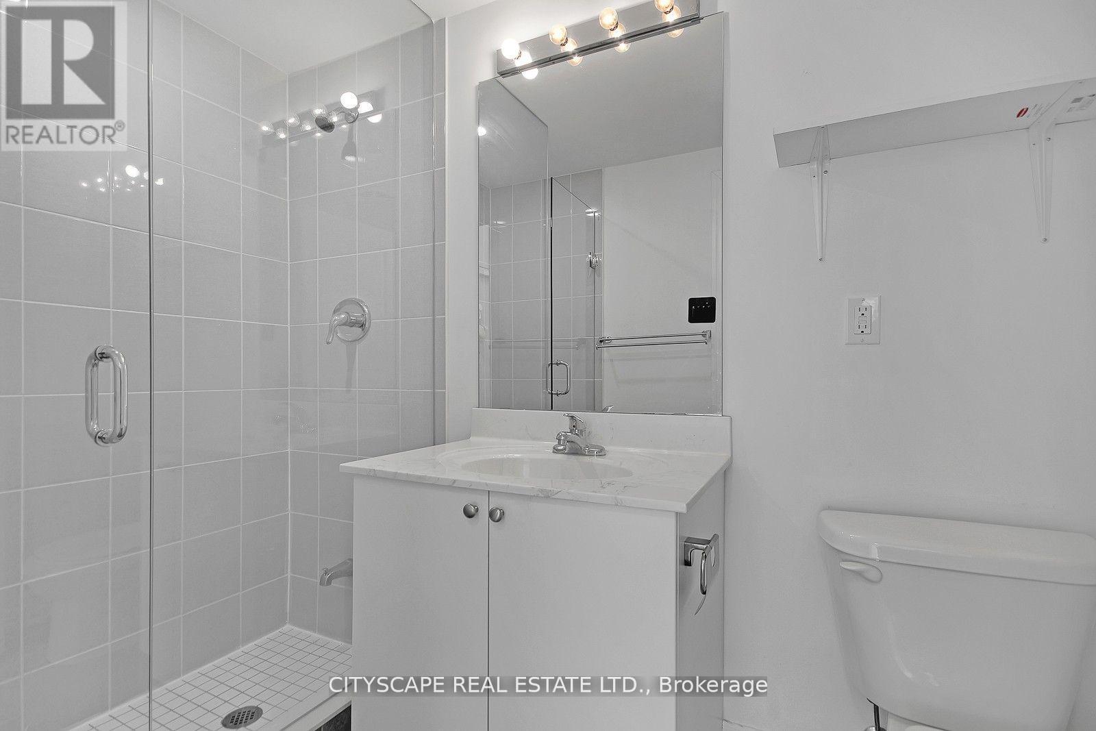 Th - 802 - 57 Macaulay Avenue, Toronto, ON - Indoor Photo Showing Bathroom