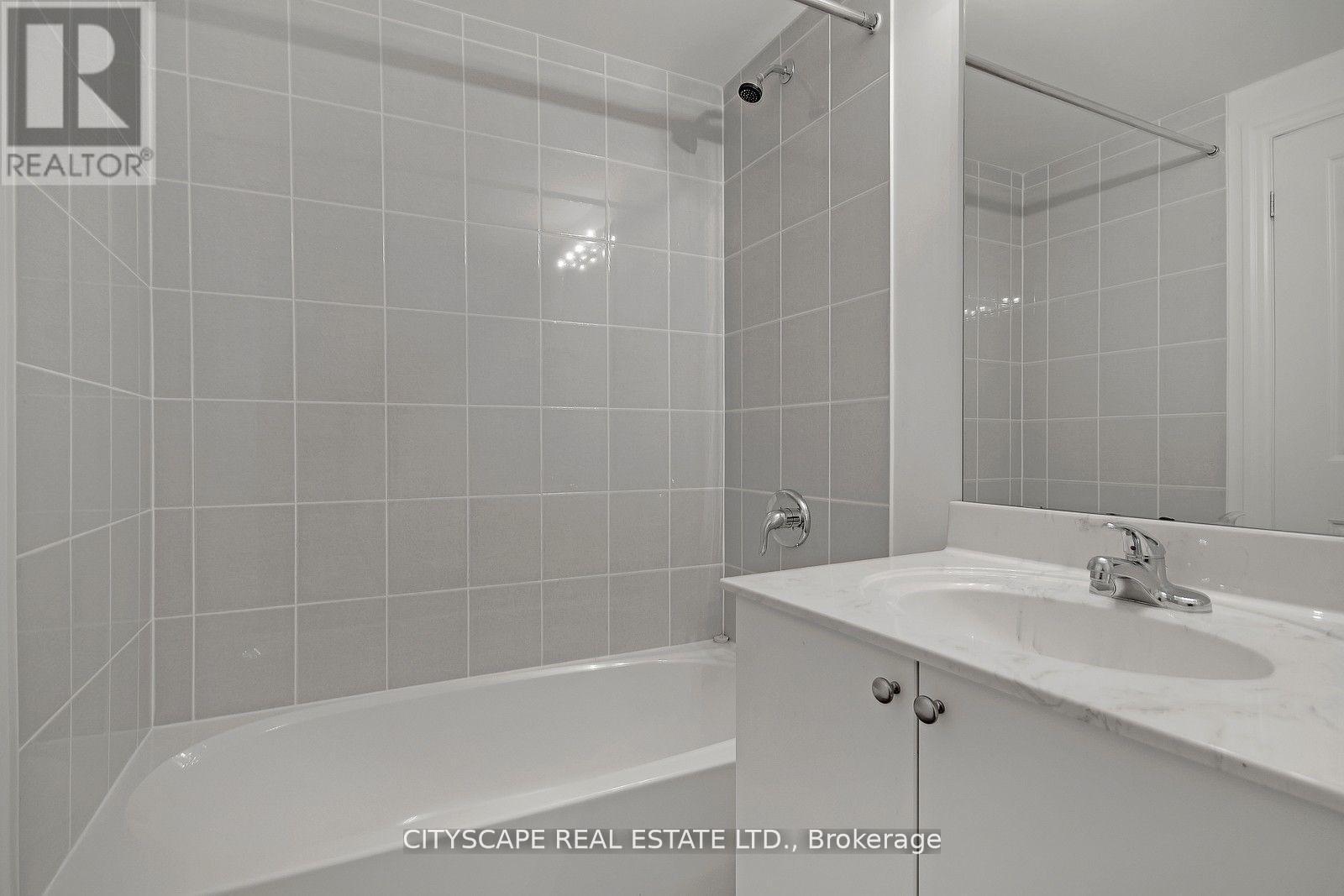 Th - 802 - 57 Macaulay Avenue, Toronto, ON - Indoor Photo Showing Bathroom
