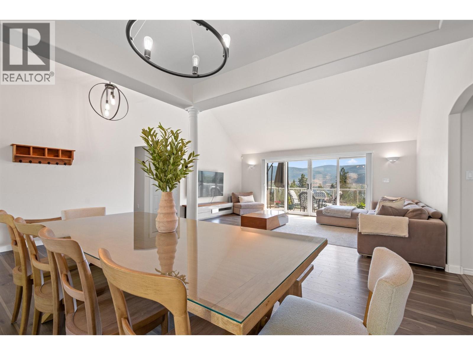 2455 Westwood Drive, Penticton, BC - Indoor Photo Showing Dining Room
