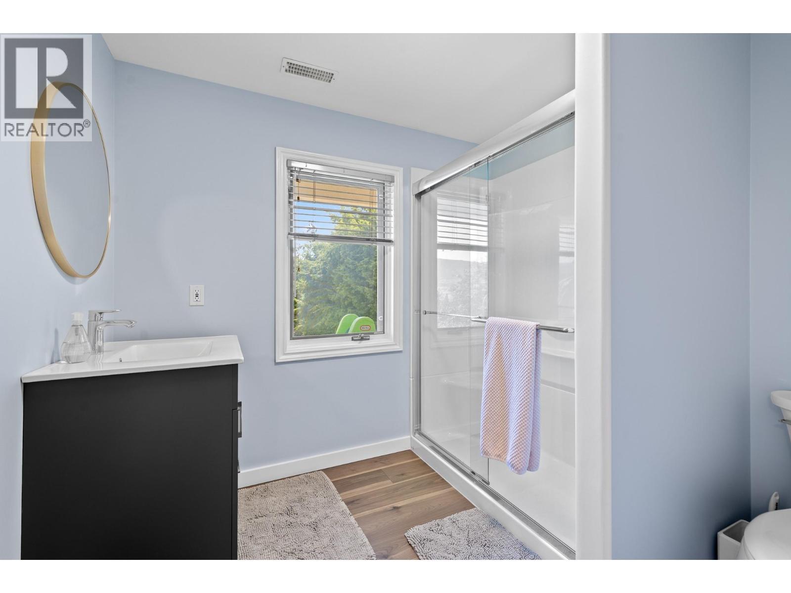 2455 Westwood Drive, Penticton, BC - Indoor Photo Showing Bathroom