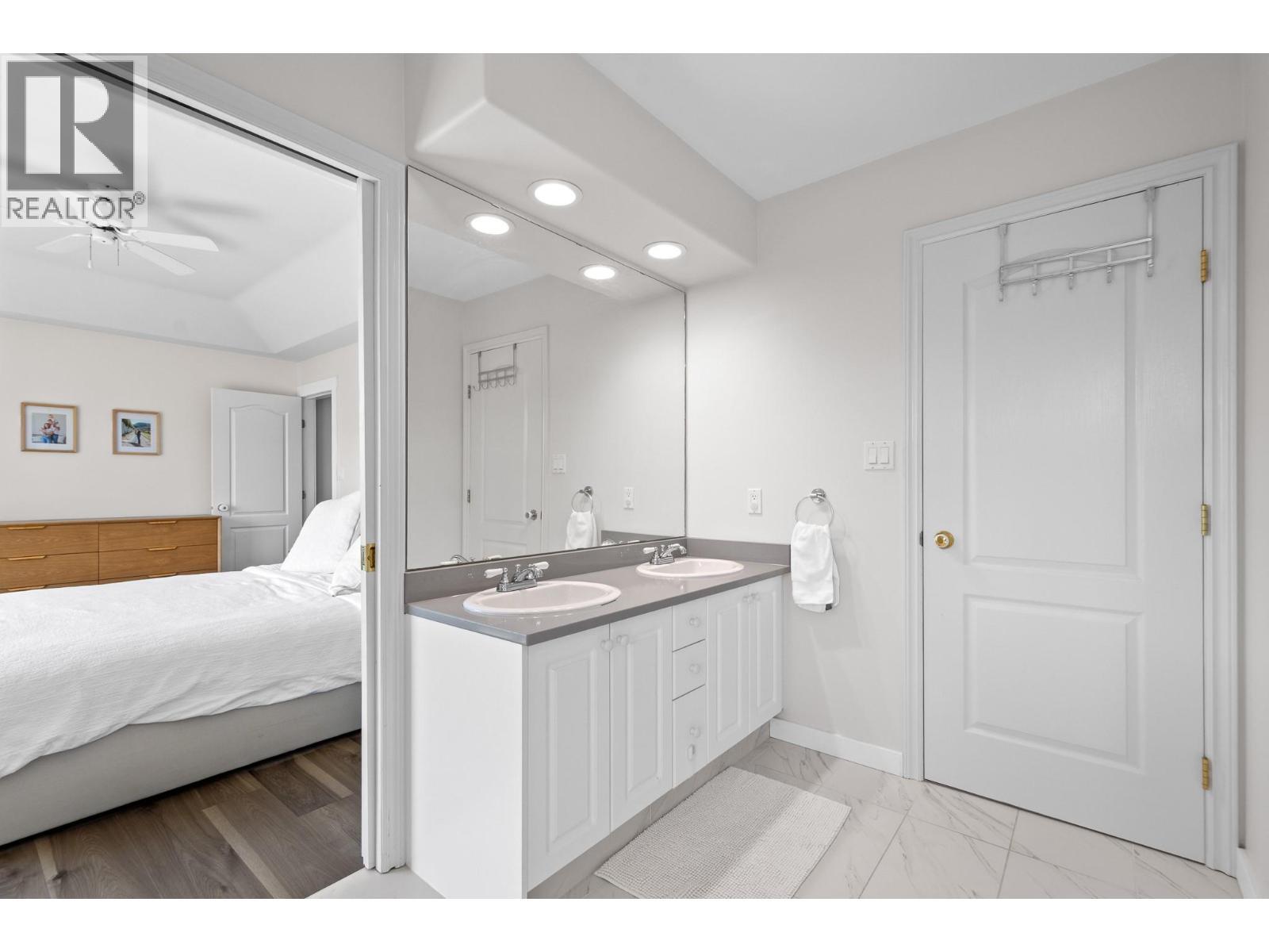 2455 Westwood Drive, Penticton, BC - Indoor Photo Showing Bathroom