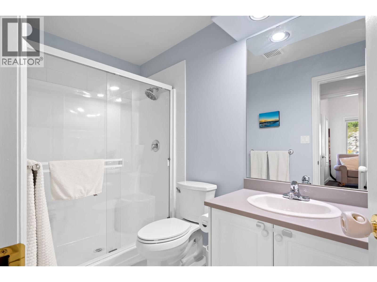 2455 Westwood Drive, Penticton, BC - Indoor Photo Showing Bathroom