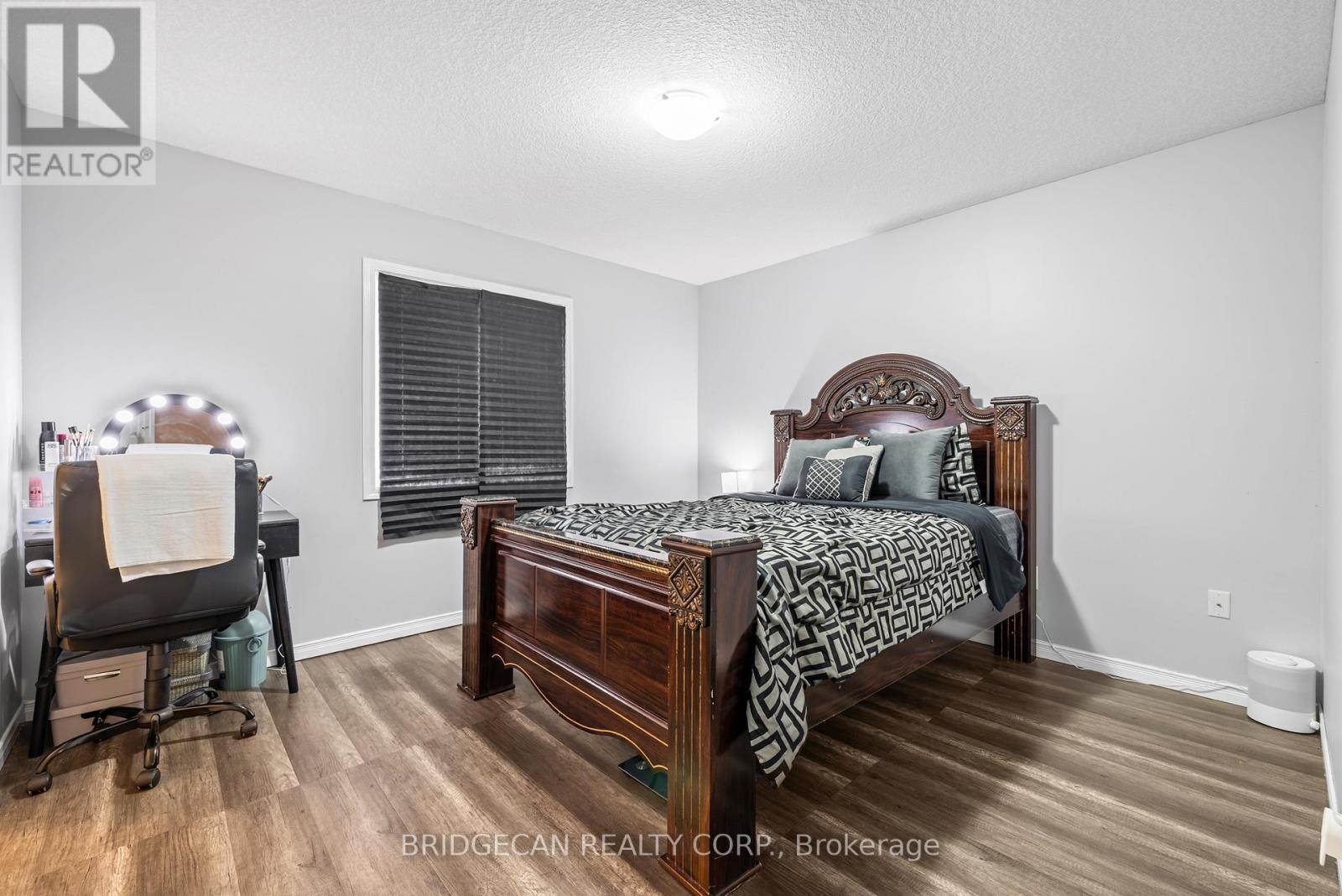 20 Gillespie Drive, Brantford, ON - Indoor Photo Showing Bedroom