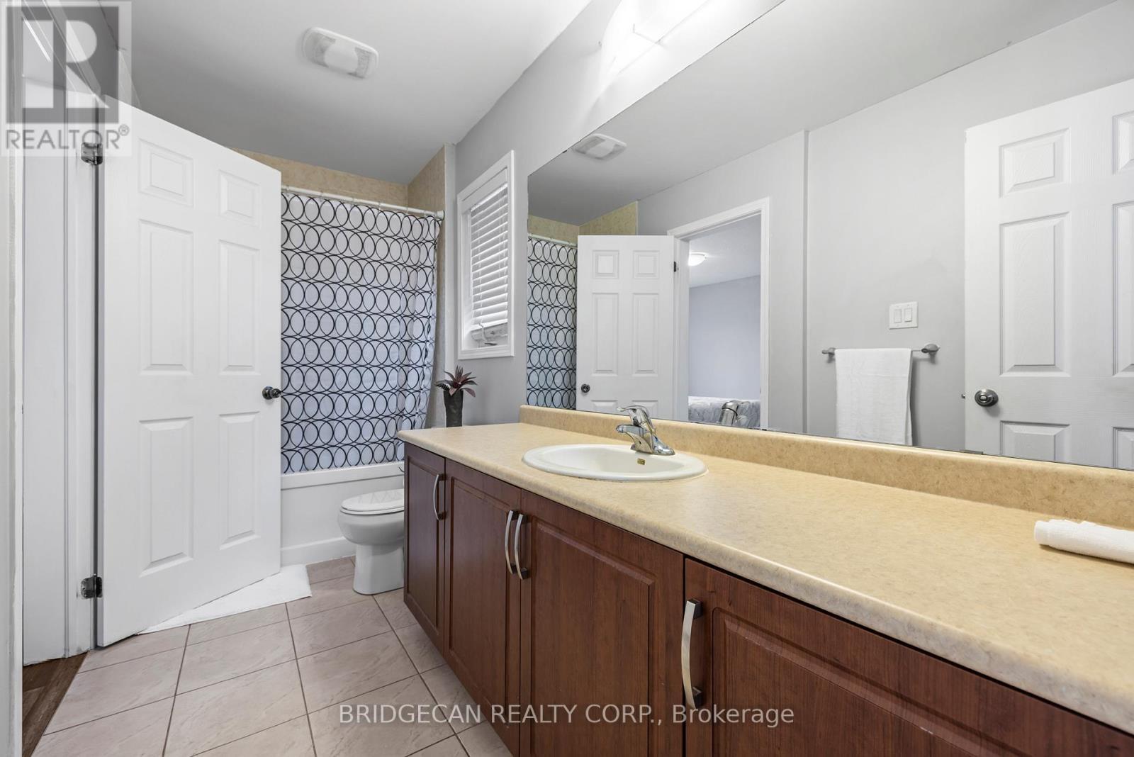 20 Gillespie Drive, Brantford, ON - Indoor Photo Showing Bathroom
