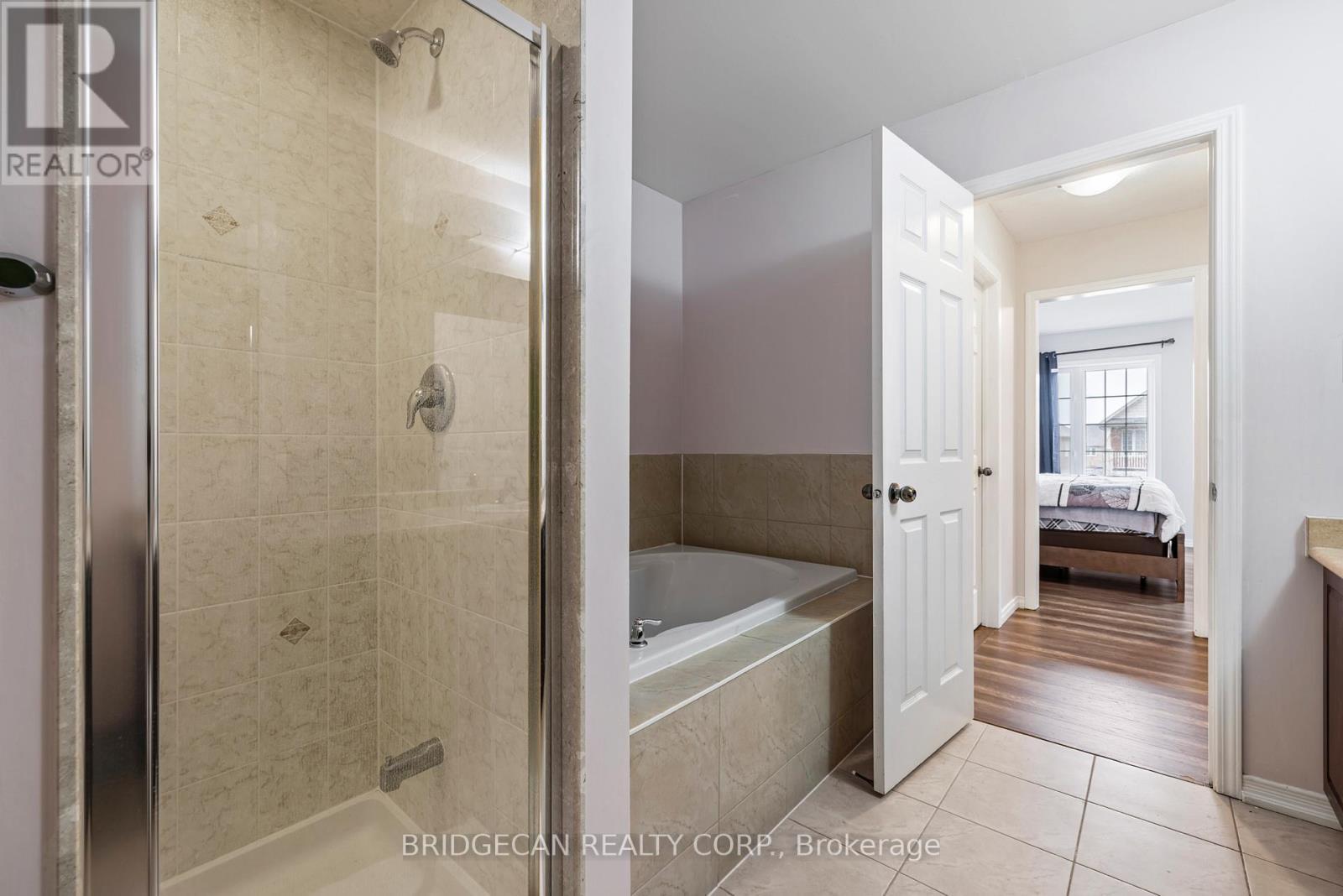 20 Gillespie Drive, Brantford, ON - Indoor Photo Showing Bathroom