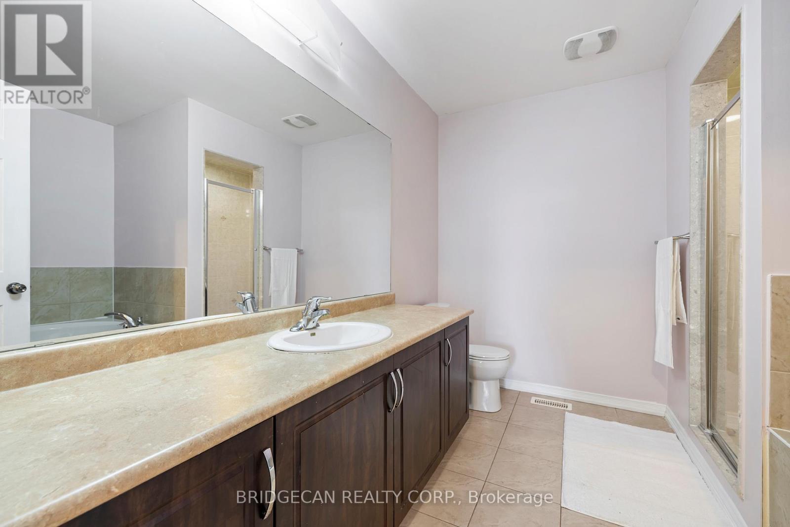 20 Gillespie Drive, Brantford, ON - Indoor Photo Showing Bathroom
