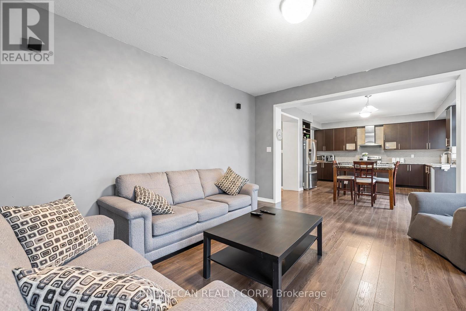 20 Gillespie Drive, Brantford, ON - Indoor Photo Showing Living Room