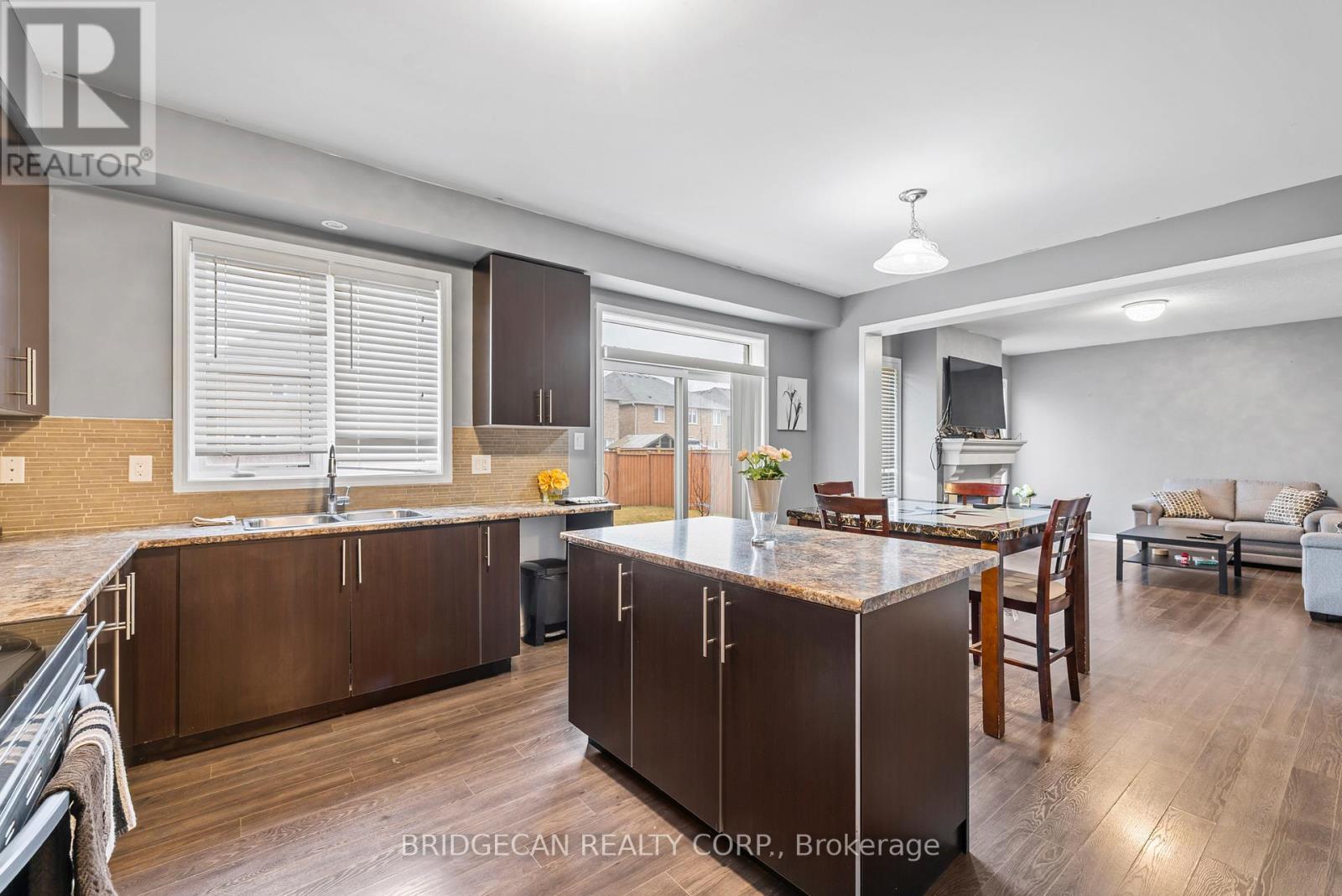 20 Gillespie Drive, Brantford, ON - Indoor Photo Showing Kitchen With Double Sink With Upgraded Kitchen