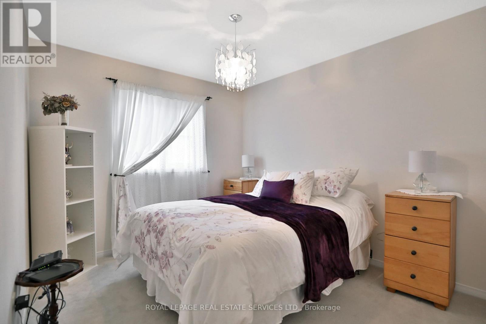 90 Palacebeach Trail, Hamilton, ON - Indoor Photo Showing Bedroom