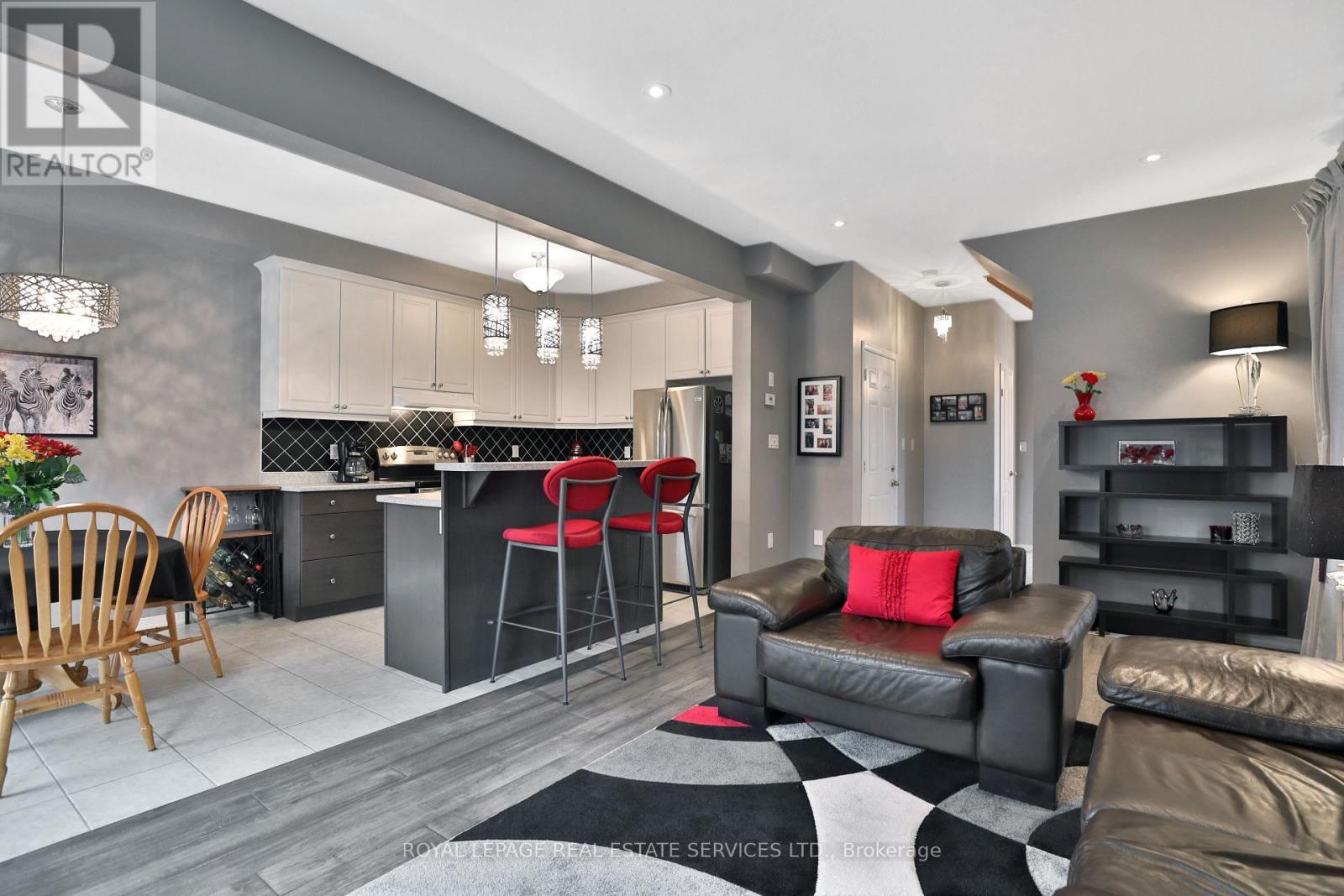 90 Palacebeach Trail, Hamilton, ON - Indoor Photo Showing Living Room