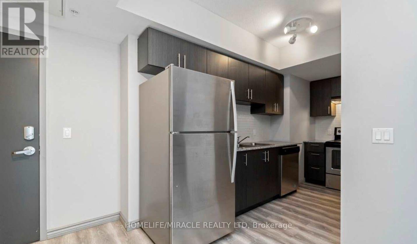 A407 - 275 Larch Street, Waterloo, ON - Indoor Photo Showing Kitchen