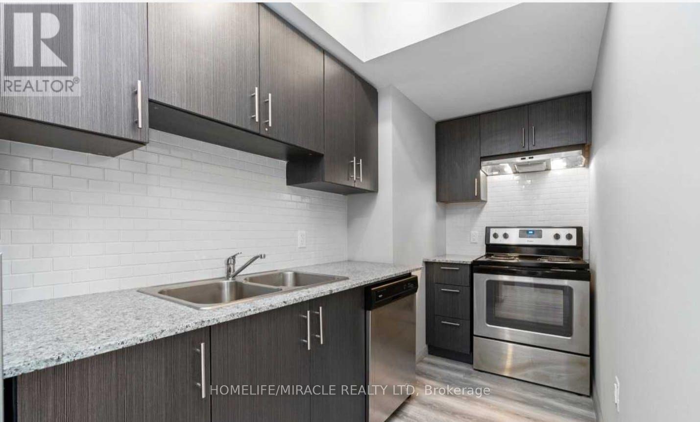 A407 - 275 Larch Street, Waterloo, ON - Indoor Photo Showing Kitchen With Double Sink With Upgraded Kitchen