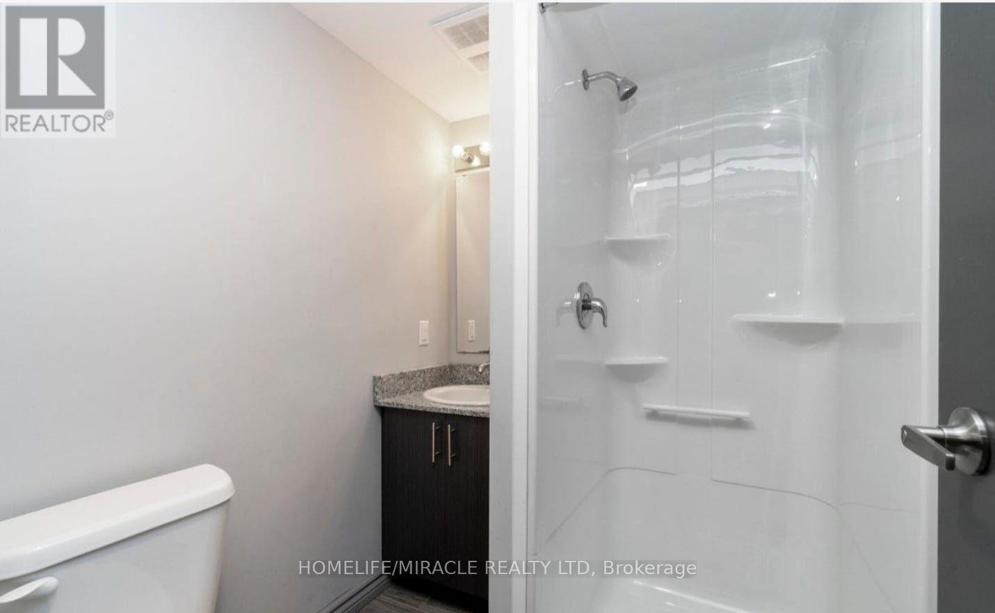 A407 - 275 Larch Street, Waterloo, ON - Indoor Photo Showing Bathroom