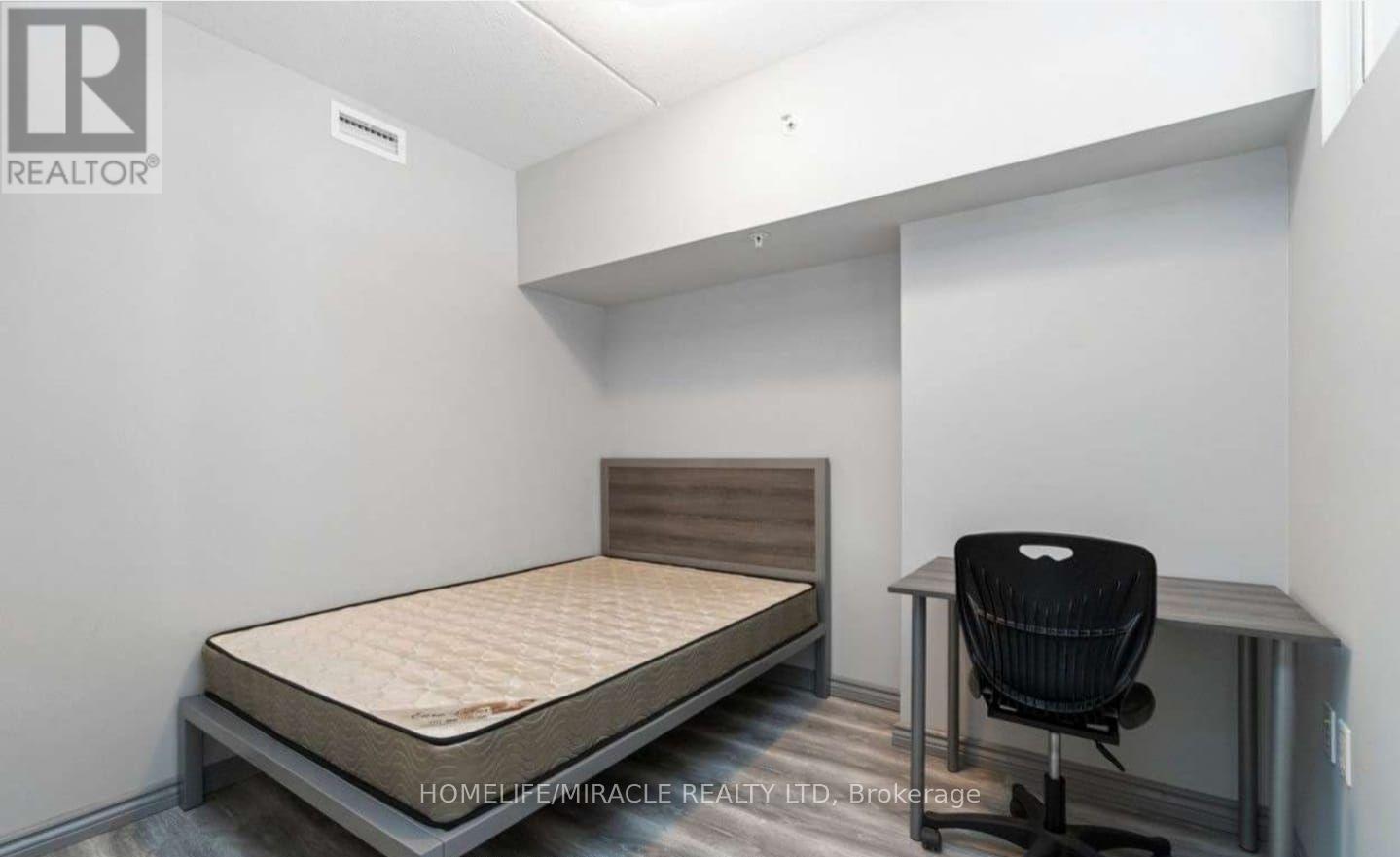 A407 - 275 Larch Street, Waterloo, ON - Indoor Photo Showing Bedroom