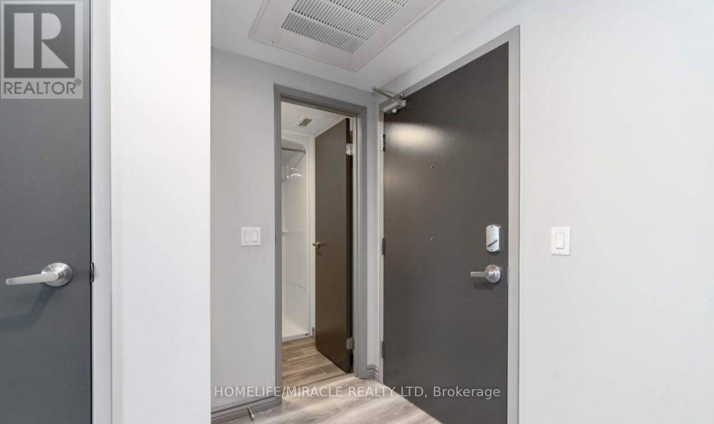 A407 - 275 Larch Street, Waterloo, ON - Indoor