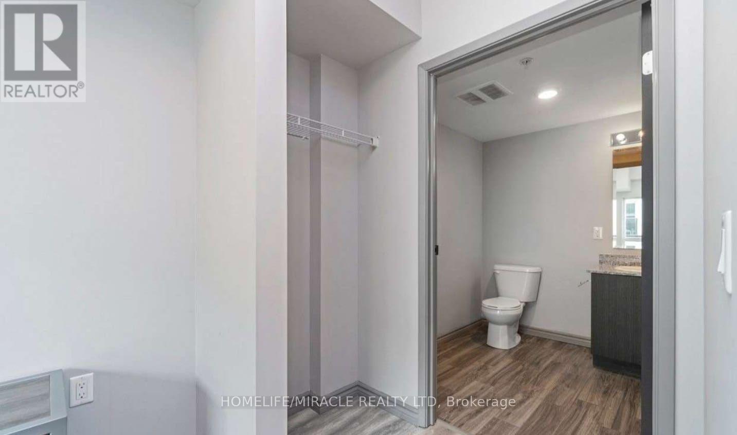 A407 - 275 Larch Street, Waterloo, ON - Indoor Photo Showing Bathroom