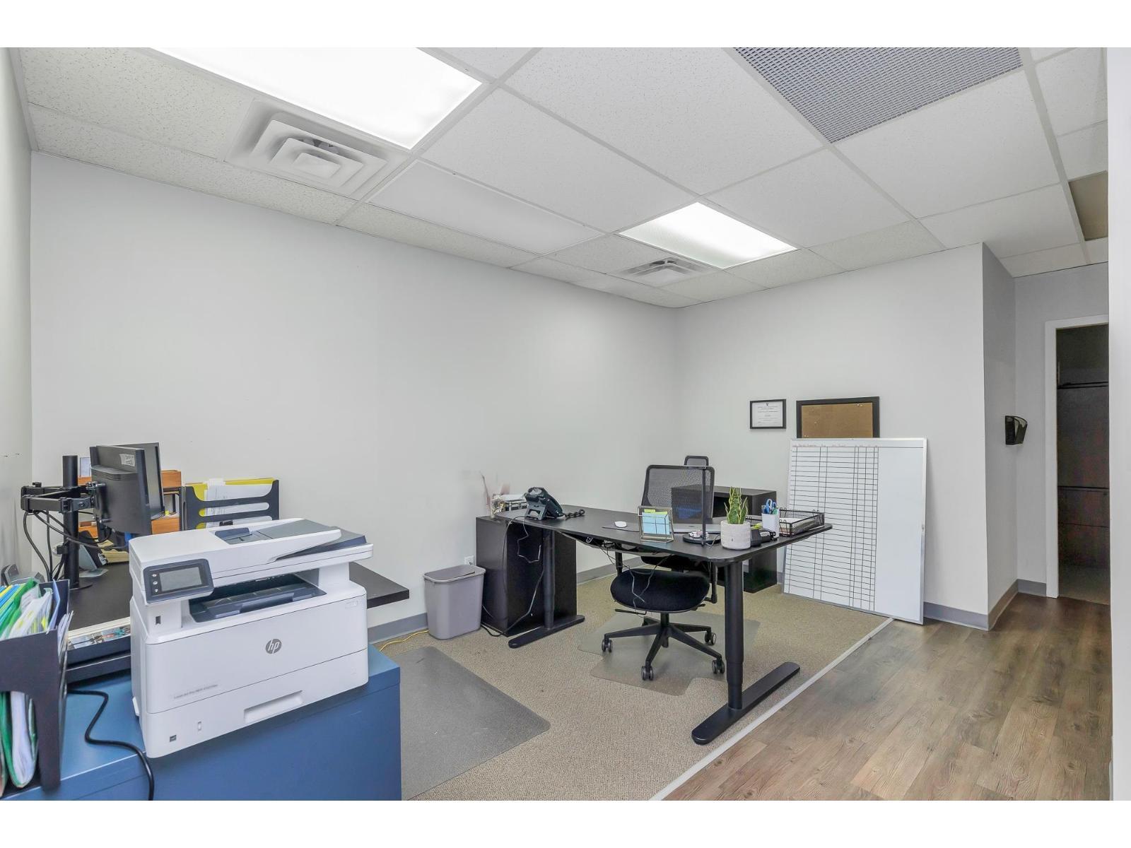 1 33119 South Fraser Way, Abbotsford, BC