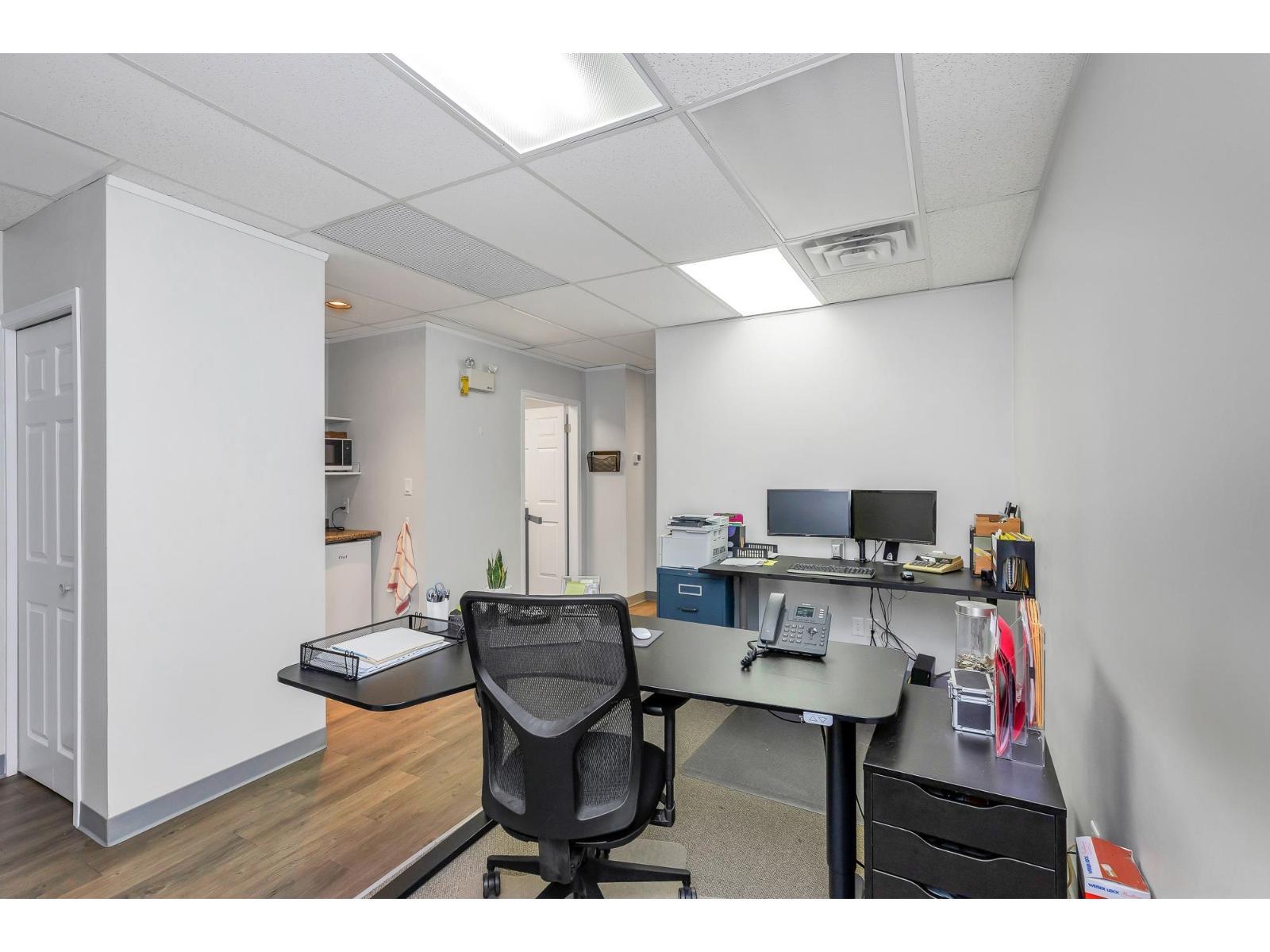 1 33119 South Fraser Way, Abbotsford, BC