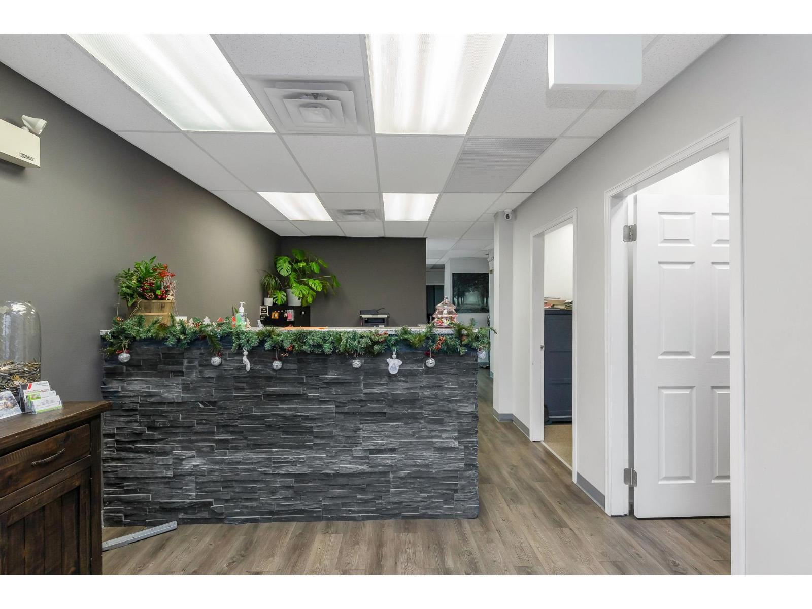 1 33119 South Fraser Way, Abbotsford, BC