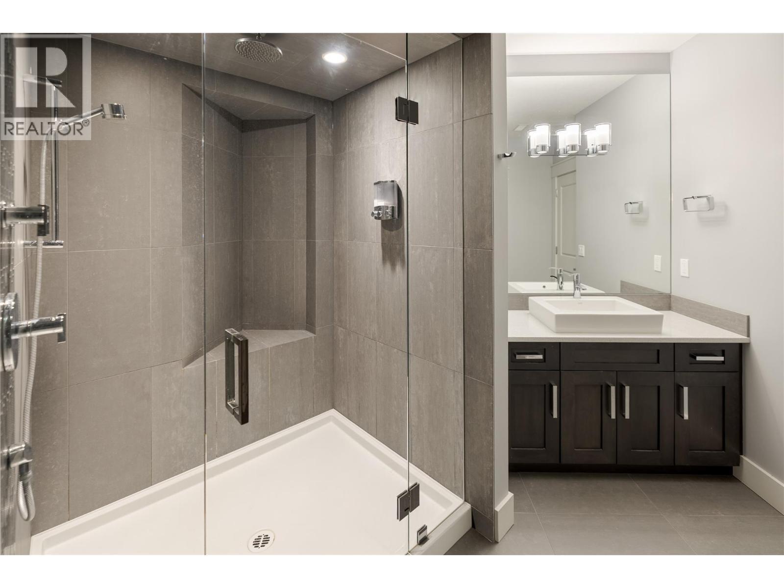 440 Audubon Court, Kelowna, BC - Indoor Photo Showing Bathroom