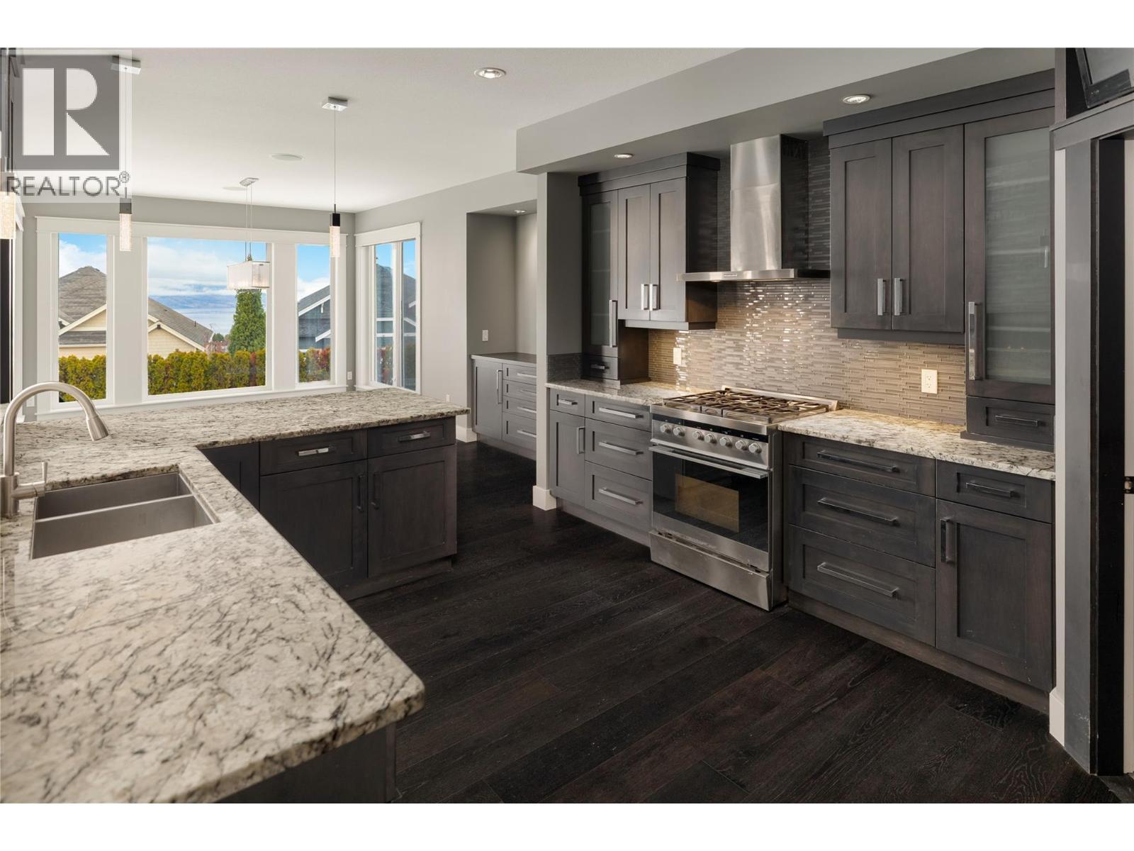 440 Audubon Court, Kelowna, BC - Indoor Photo Showing Kitchen With Double Sink With Upgraded Kitchen