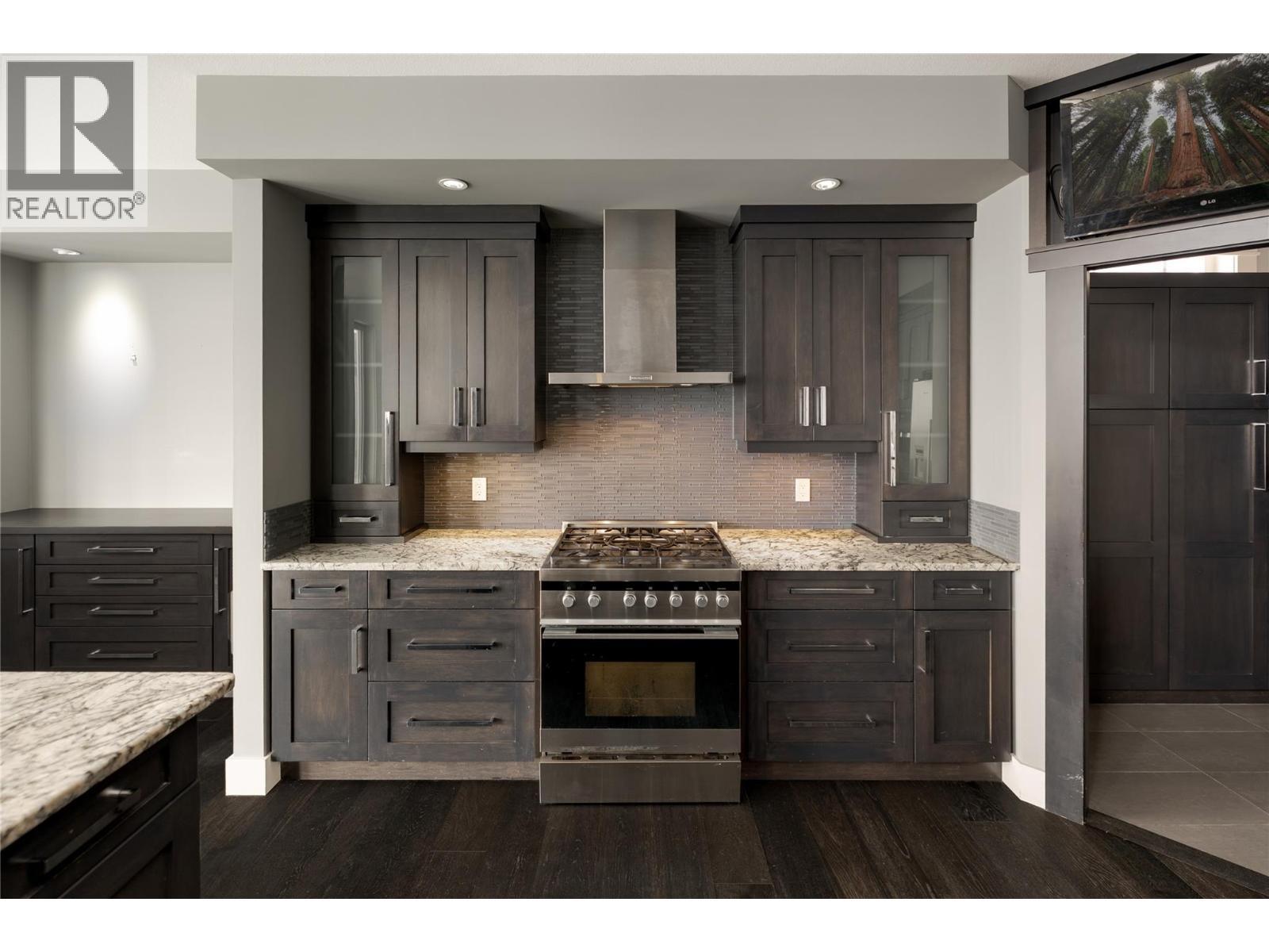 440 Audubon Court, Kelowna, BC - Indoor Photo Showing Kitchen With Upgraded Kitchen