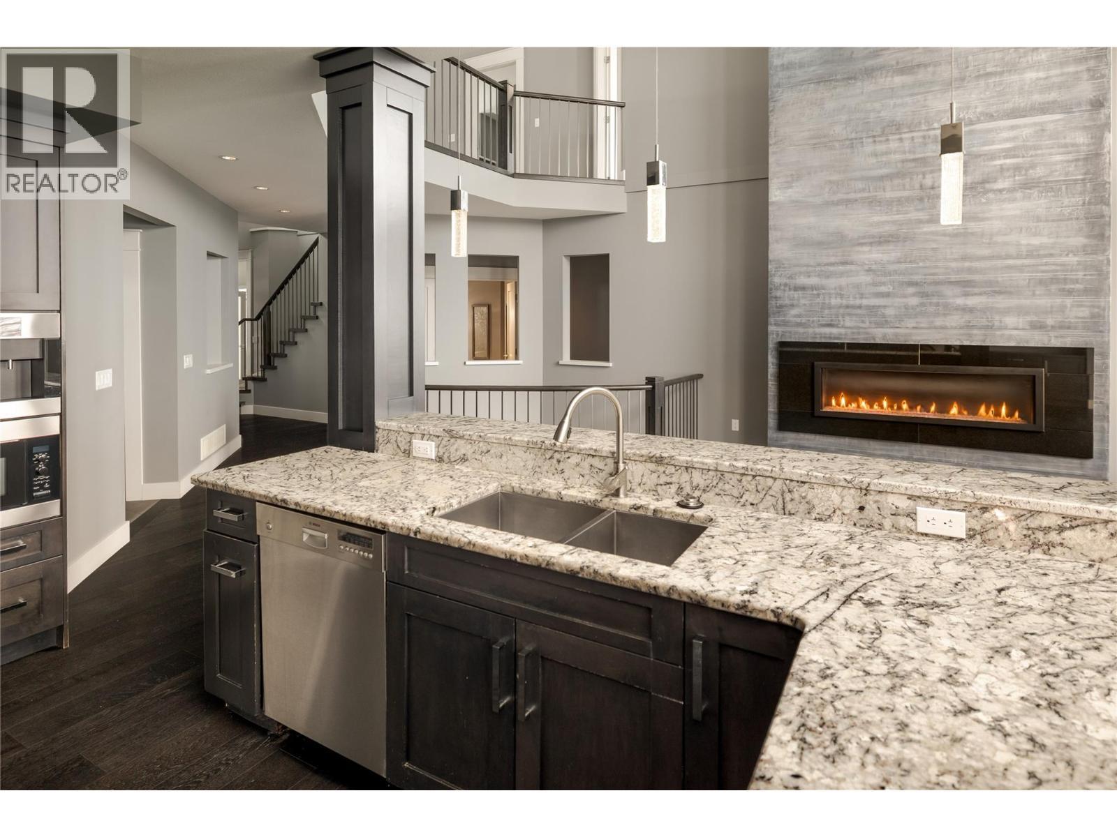 440 Audubon Court, Kelowna, BC - Indoor Photo Showing Kitchen With Double Sink With Upgraded Kitchen