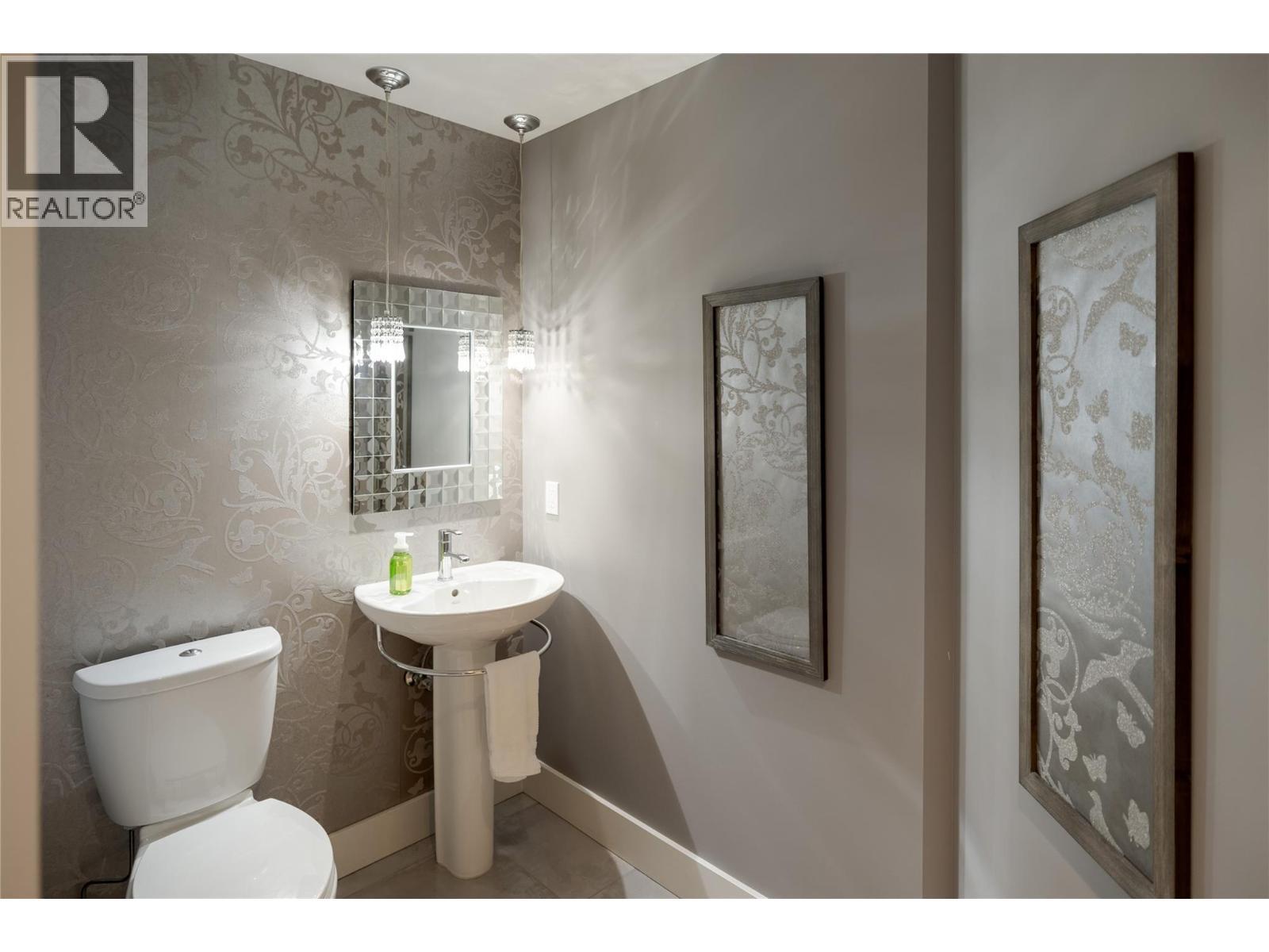 440 Audubon Court, Kelowna, BC - Indoor Photo Showing Bathroom